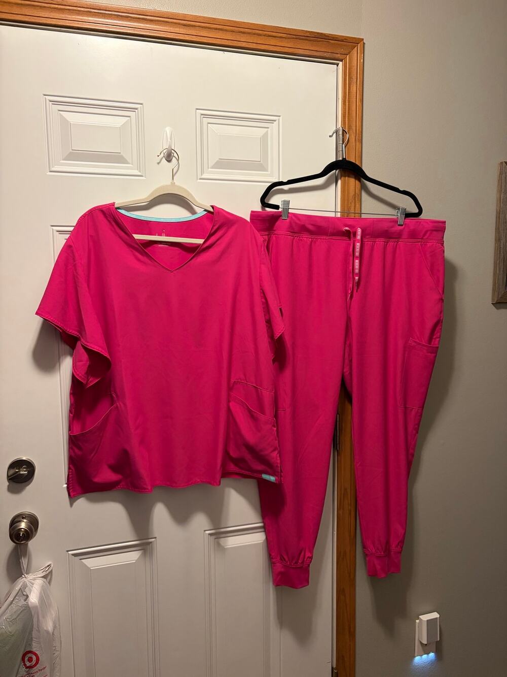Med Couture Insight Hot Pink Scrub Set V-Neck Top 3XL & Jogger Pants 2XL